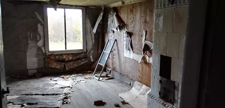 Why Selling a Distressed House Through Traditional Methods Fails in Sterling Heights